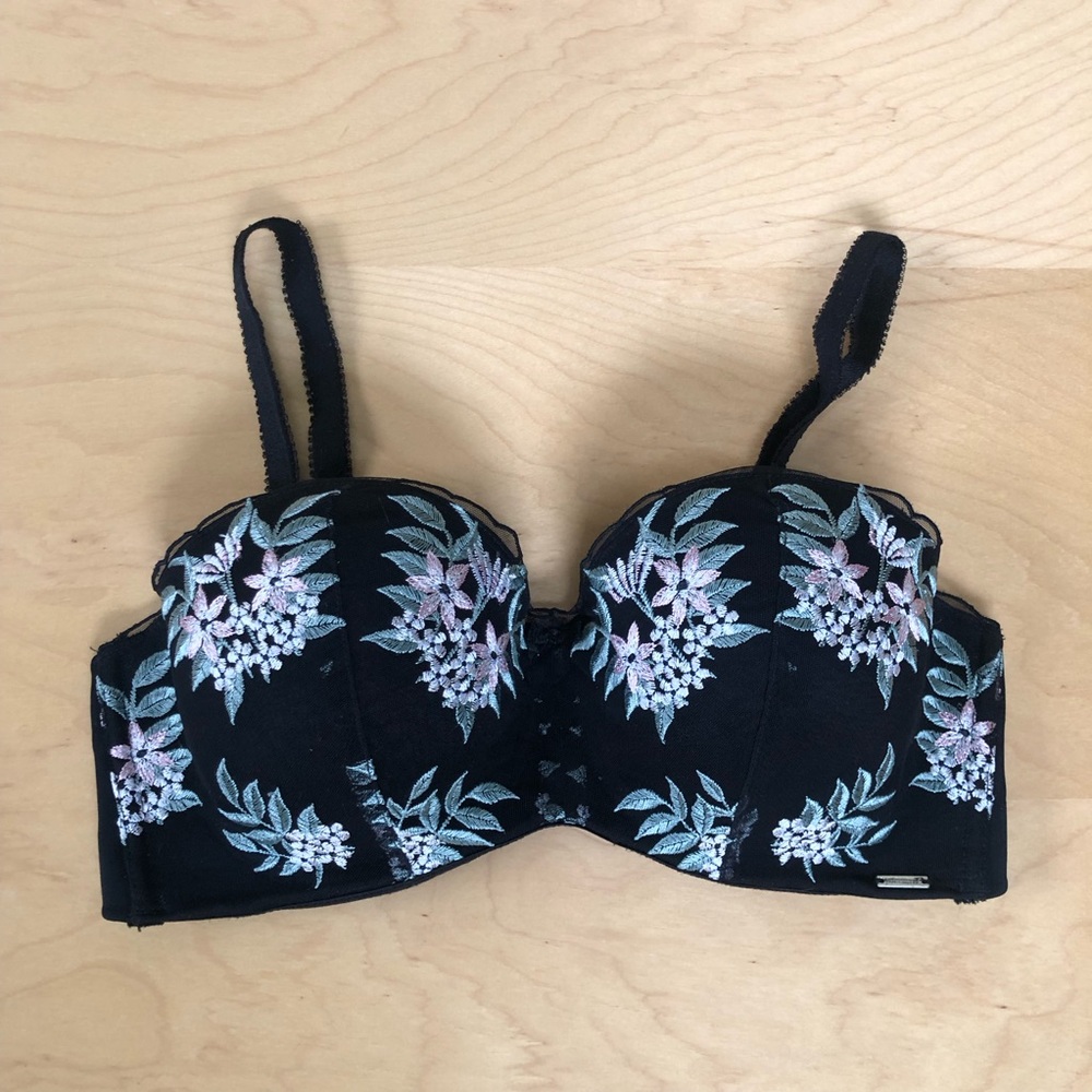 La Vie En Rose My Memory Black Underwire Bra with Floral Embroidery 34D